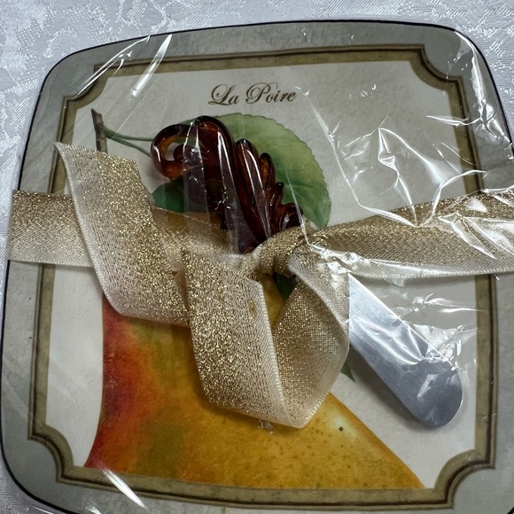 Cheese Spreader and ceramic dish pear motif dishwasher safe New! - Picture 2 of 3
